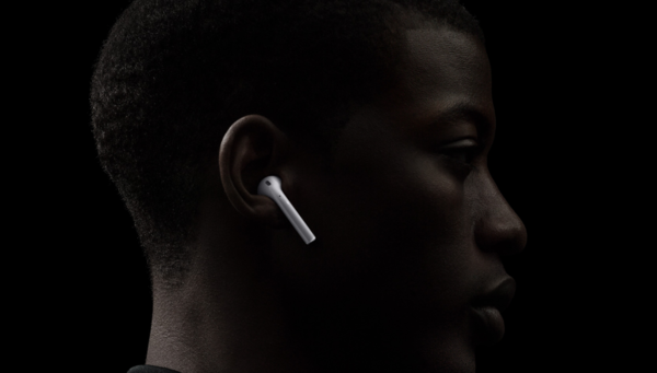 picture of single airpod
